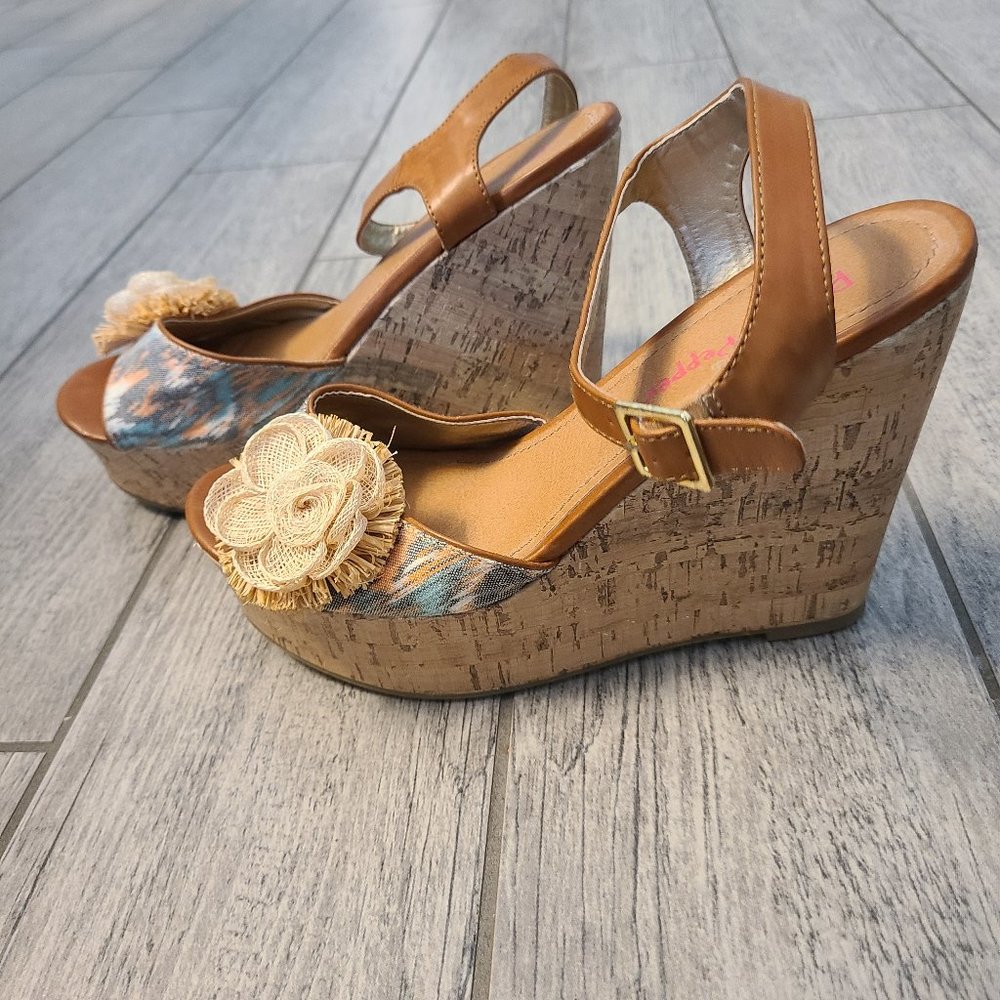 Pink & Pepper women's brown wedge heel open toe shoe size 10